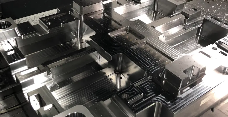 Carcasse de moule en cours d'usinage